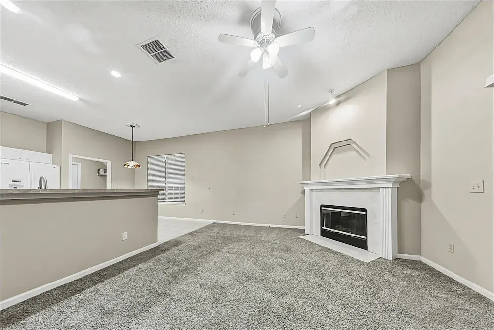 3 bed, 1916 sqft, $6,500 — Photo 2