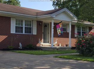 30 Cannery Ln, Winfield, WV 25213