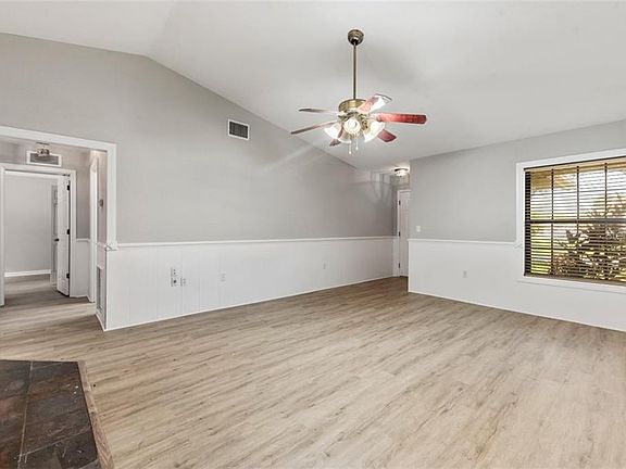 4th image of 4456 Beacon Dr