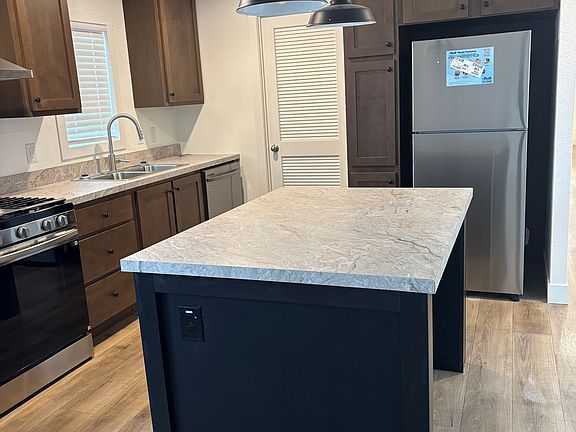4th image of 242 Fisher Ln