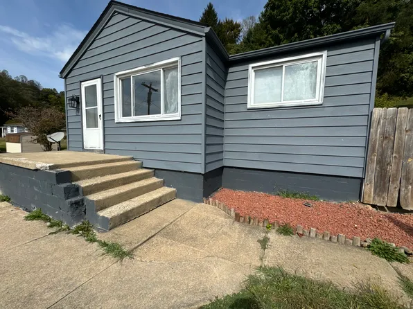 4301 Crossroads Rd, Fairview, WV 26570
