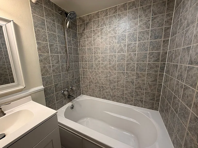 1212 Agnese St #B — Photo 13