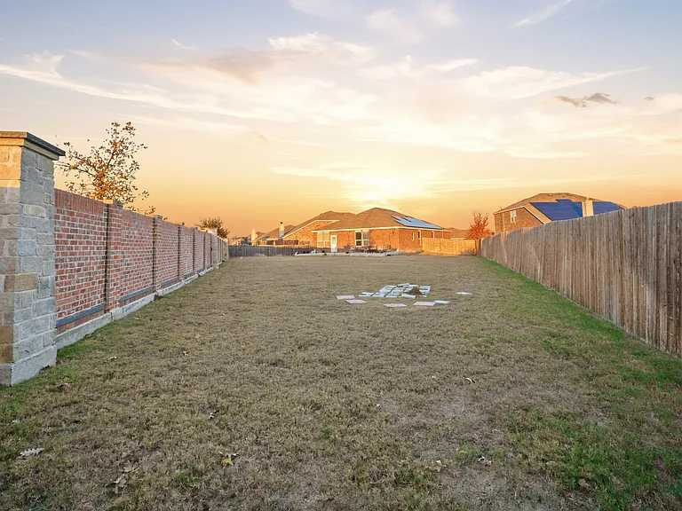 8101 Kurgan Trl — Photo 32