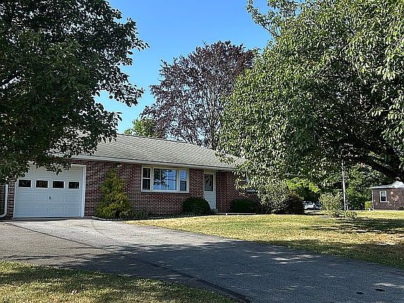 2nd image of 23 Eisenhower Rd