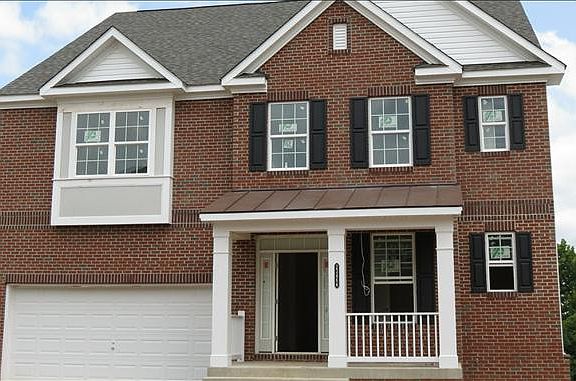 Beautiful Pembroke with front porch