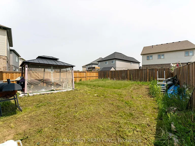 301 Freure Dr — Photo 38