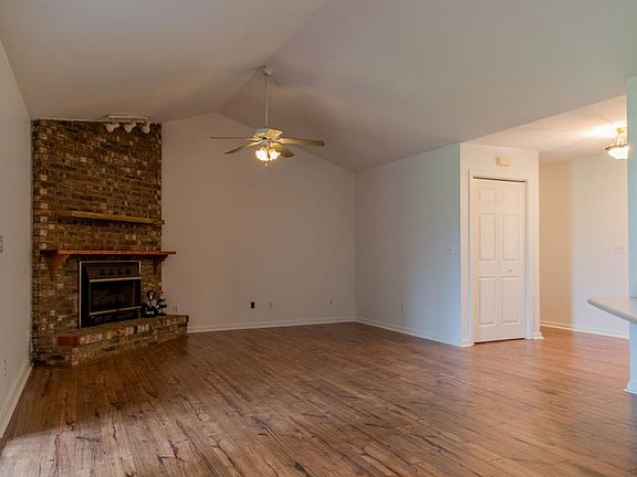 3rd image of 2213 Wichita Dr