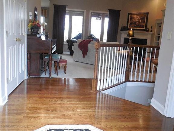 2nd image of 8434 Fontainebleau Ct