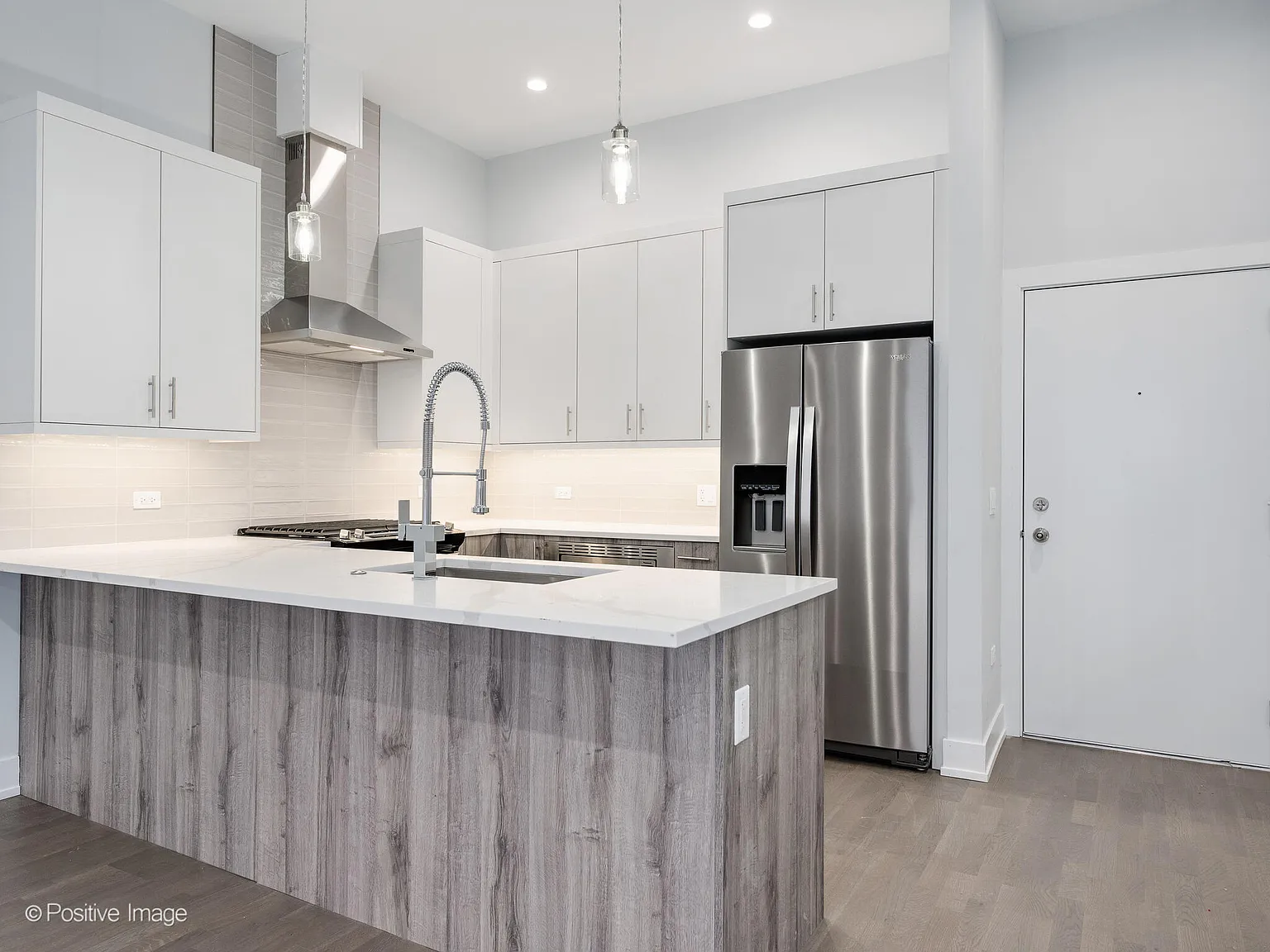 1 bed, 870 sqft, $2,300 — Photo 1