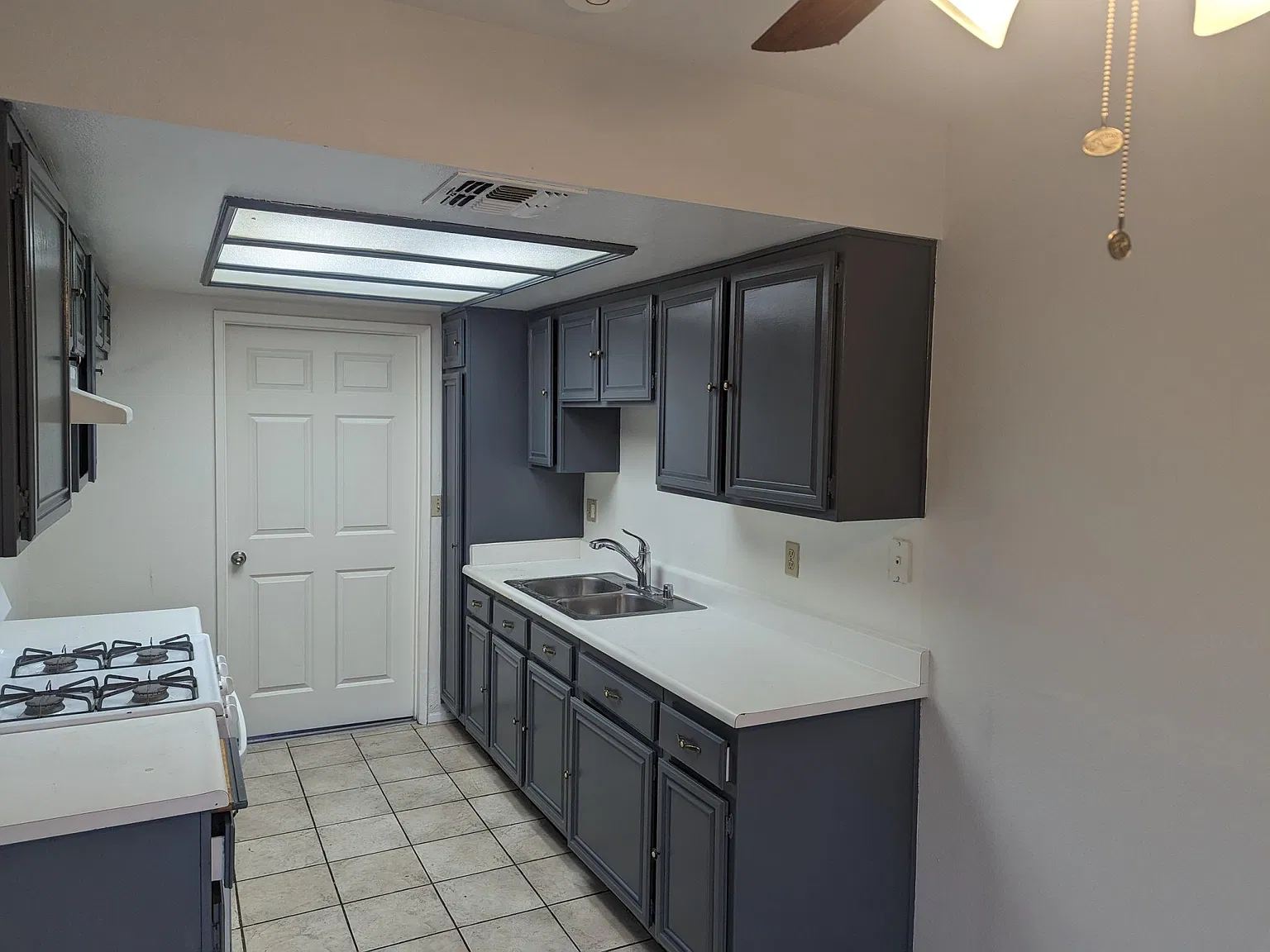 3 bed, 2.5 bath, 1317 sqft, $3,000 — Photo 2