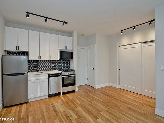 3rd image of 4236 N Kenmore Ave #4394000