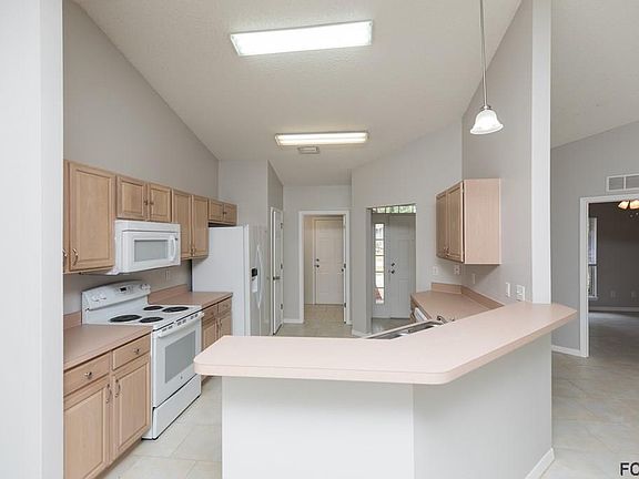 5th image of 51 Woodlawn Dr