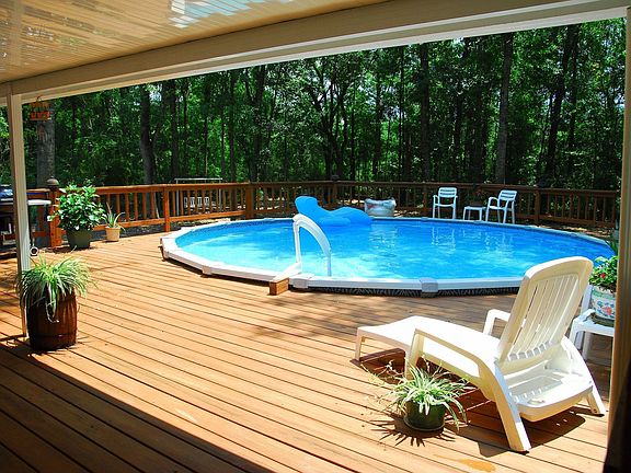 pool is 24ft across!