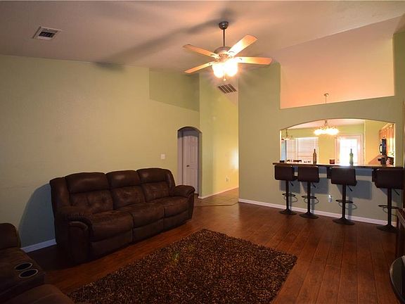 4th image of 1706 Twin Oaks Dr