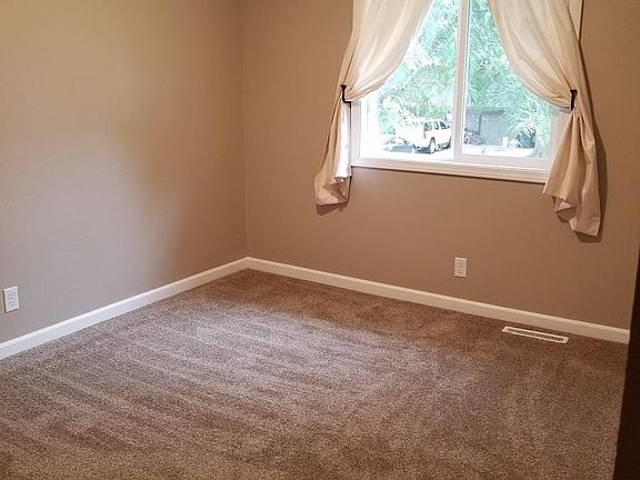 4th image of 206 Victor Ave