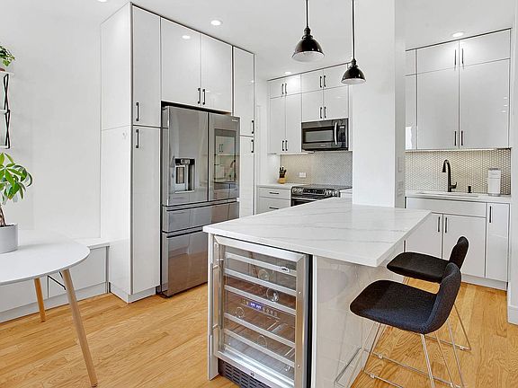 3rd image of 175 W 93rd St APT 17H