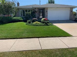 7839 Woodstock Dr, Tinley Park, IL 60477