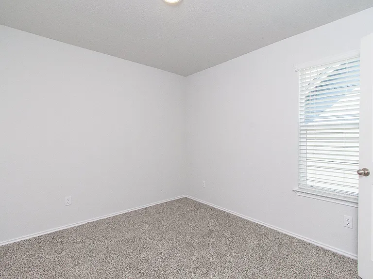 10009 Avendesora Rd — Photo 17