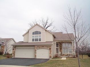 384 Fairfax Ln, Grayslake, IL