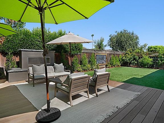 4th image of 3918 El Coral Way
