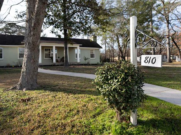 3rd image of 810 Karolina St