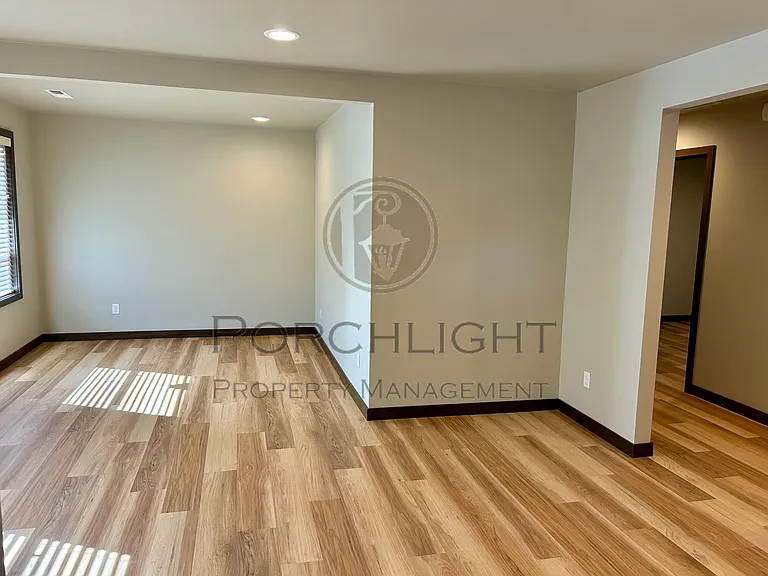 407 E Main St #B — Photo 8