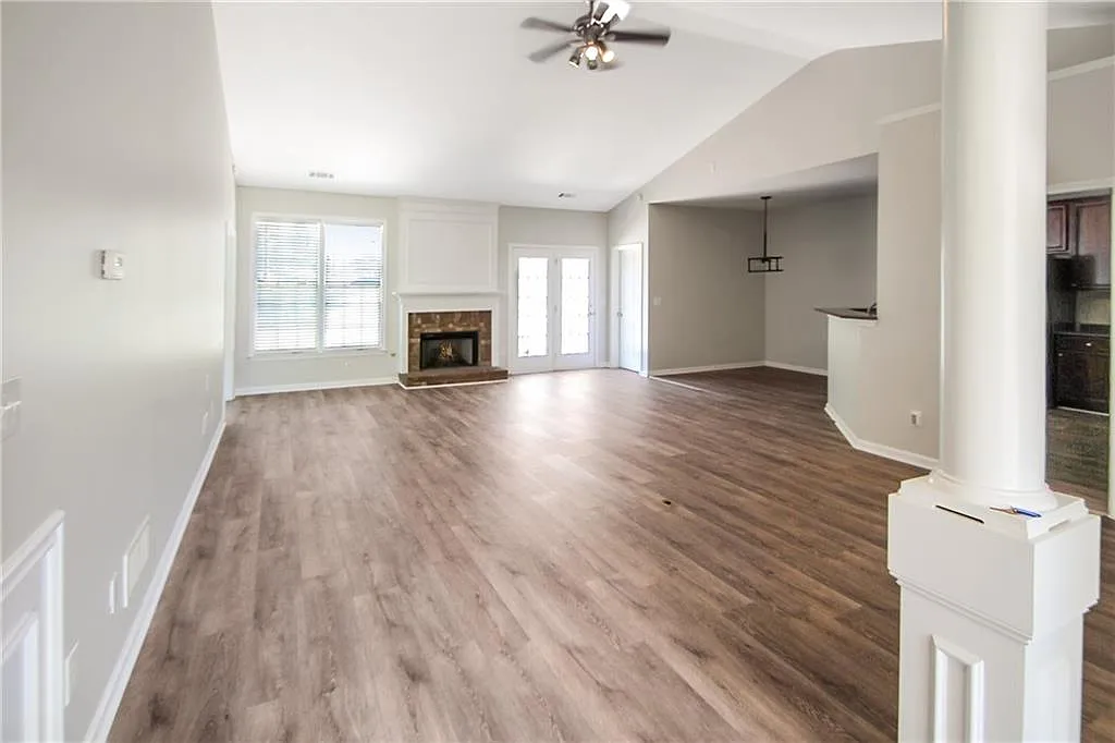 3 bed, 2.5 bath, 2123 sqft, $2,550 — Photo 2