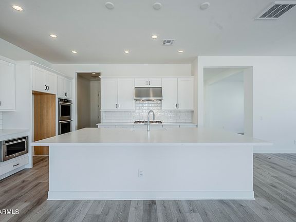 4th image of 11255 N LUCKENBACH Street