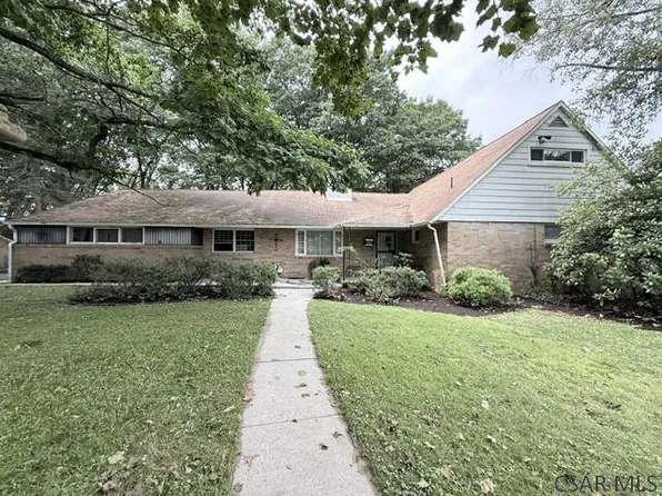 202 Crestview Dr, Johnstown, PA 15904