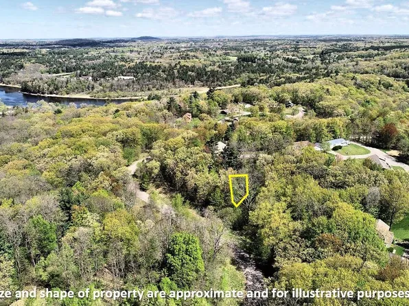 31 Eagles Nest Rd, Baraboo, WI 53913