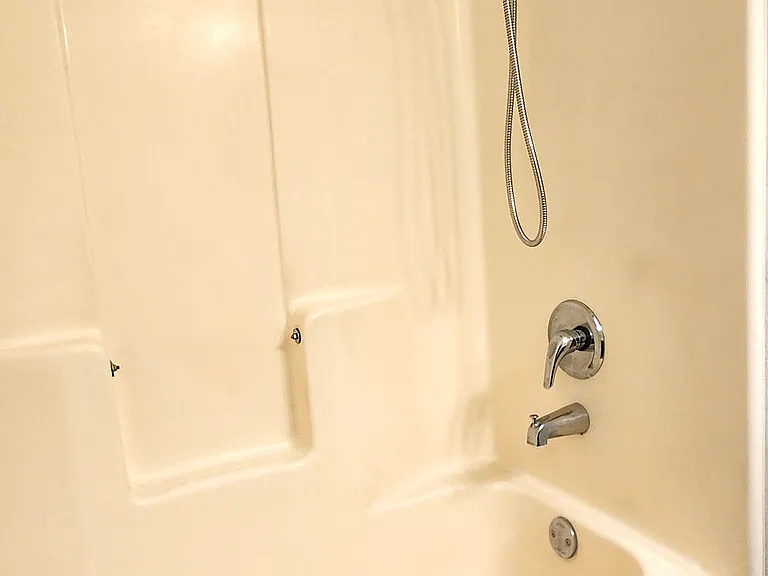 Hall Bathroom Tub_Shower