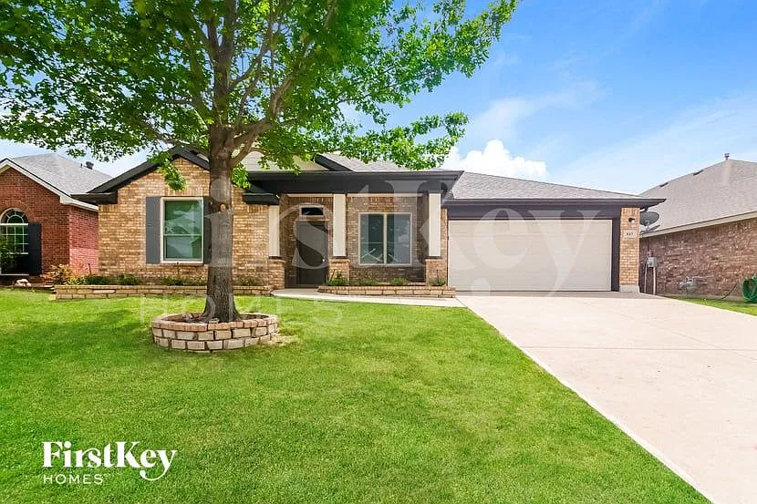 4 bed, 2.0 bath, 2202 sqft, $2,940 — Photo 1