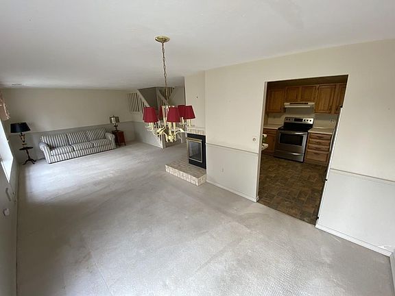 5th image of 103 Ridgefield Cir #D