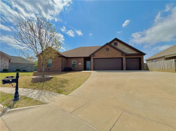 204 W Churchill Ct, Rogers, AR 72756