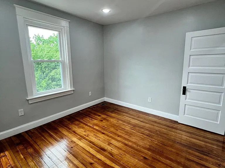 31 N Poplar St — Photo 17