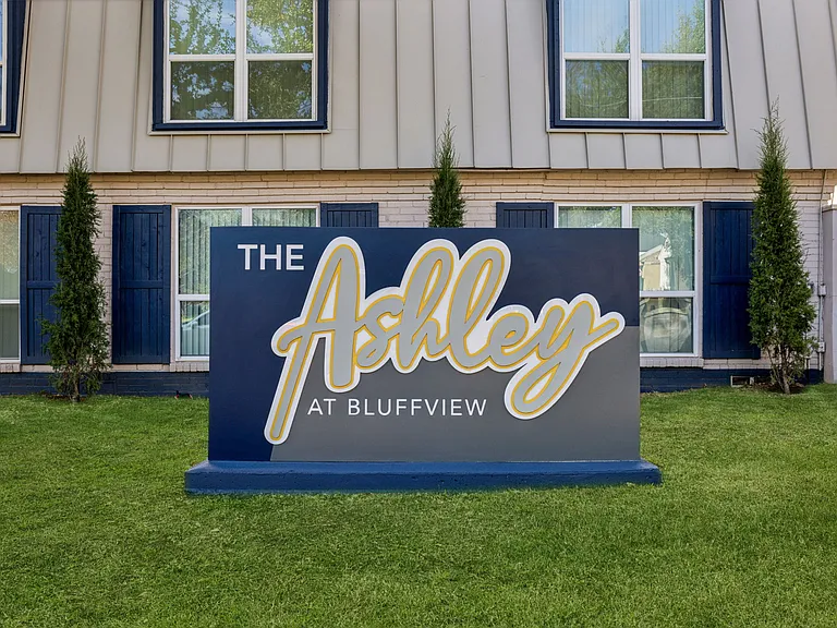 The Ashley at Bluffview Apartments — Photo 1