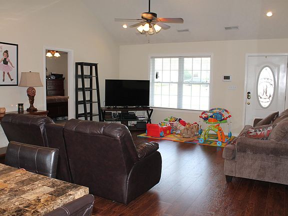 2nd image of 610 Airie Way