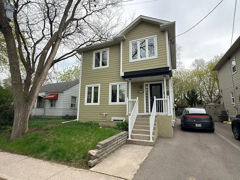 11 Uno Dr — Photo 1