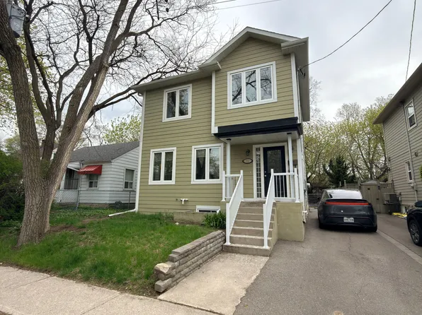 11 Uno Dr, Toronto, ON M8Z 3N7