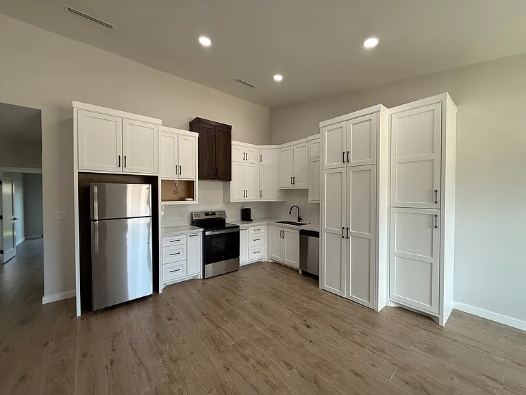 322 W Madison St #3 — Photo 2