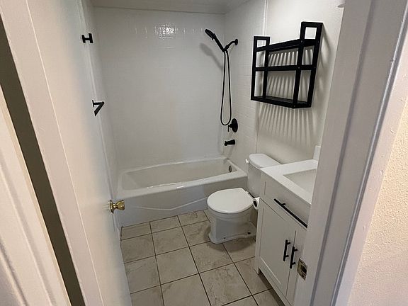 5th image of 1540 Elm Ave #A