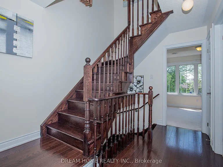 13 Slingsby Ln — Photo 5