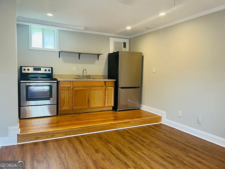 128 S Main Ave #9 — Photo 3