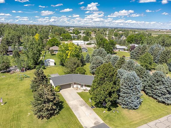 3rd image of 2653 Meadow Dr