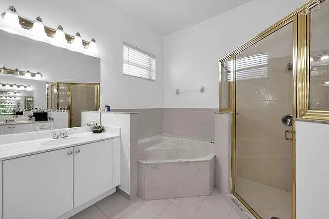 2405 SE 5th Ct — Photo 26