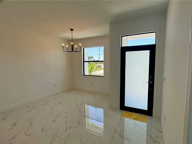 1208 NW 25th Pl — Photo 4