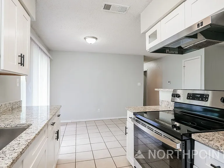 803 Lisa Ln — Photo 6