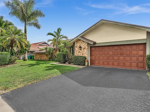 7390 NW 49th St, Lauderhill, FL 33319