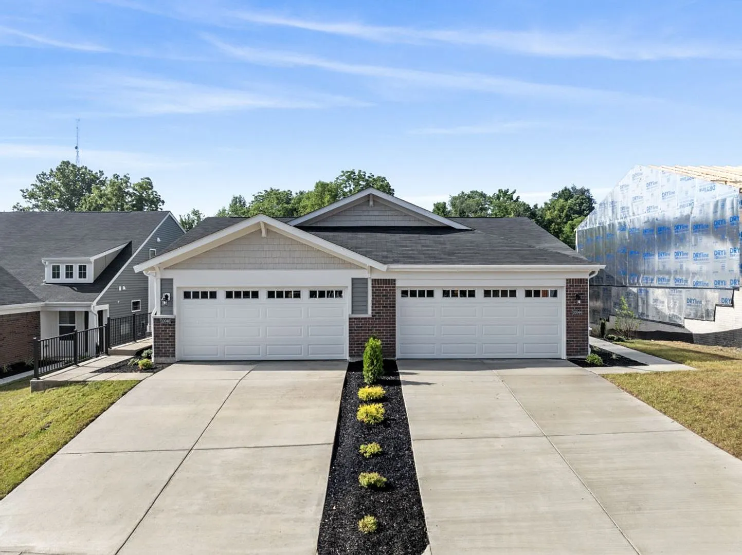 Short Term New Construction Townhouse for rent! Rental tell the end of May — Photo 1