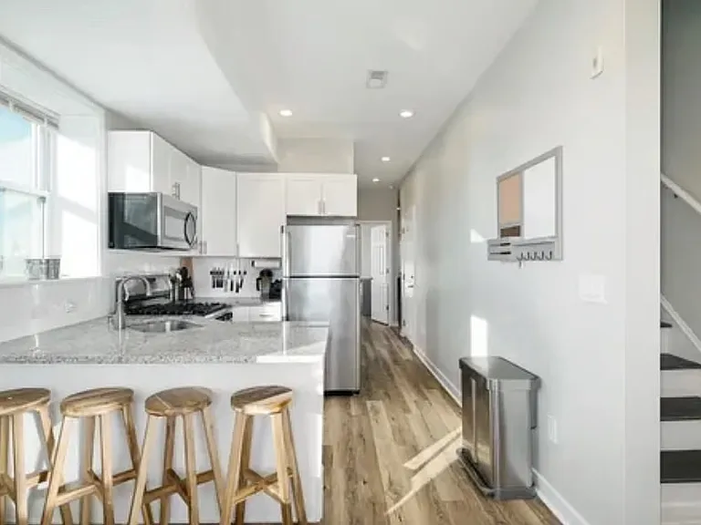 1114 Mifflin St #3 — Photo 1